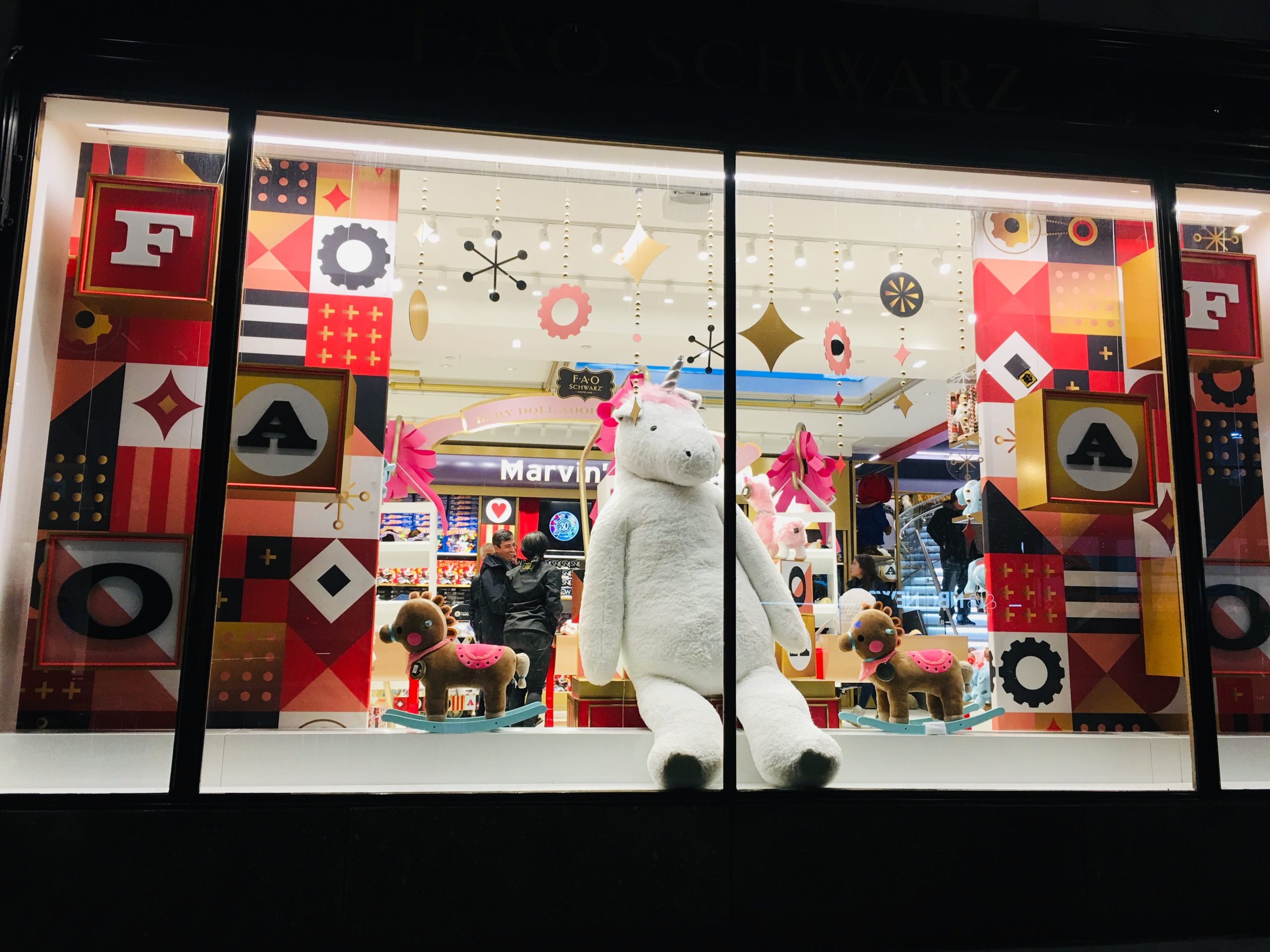 Special Store Window Display Important For Brand