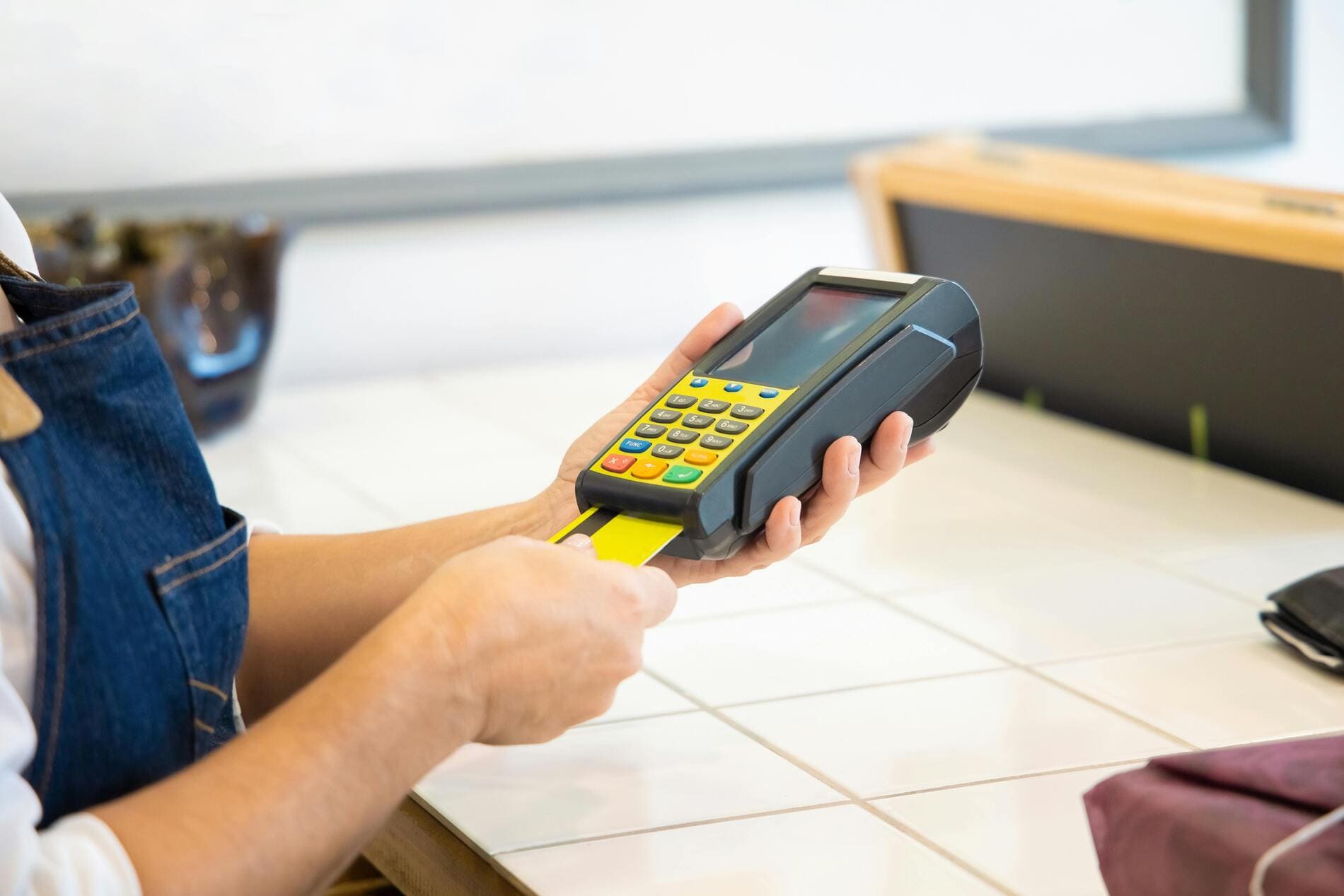 POS vs ERP: Analyze 5 key differences and one bonus point